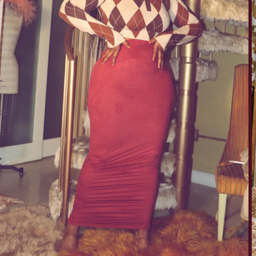 Maxi skirt  (Suede )